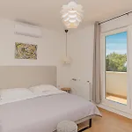 Beach Front Home In Sibenik-Brodarica Prázdninový dům *