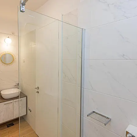 Casa vacanze Front In Sibenik-brodarica *