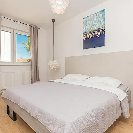 Ferienhaus Beautiful In Sibenik-brodarica