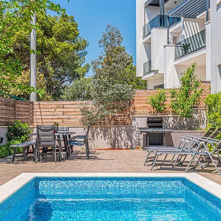 Ferienhaus Beautiful In Sibenik-brodarica Razine