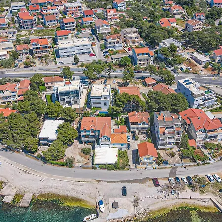 Front In Sibenik-brodarica بيت للعطل