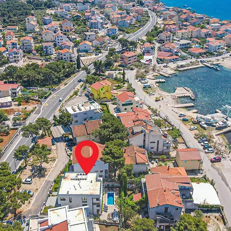 بيت للعطل Front In Sibenik-brodarica