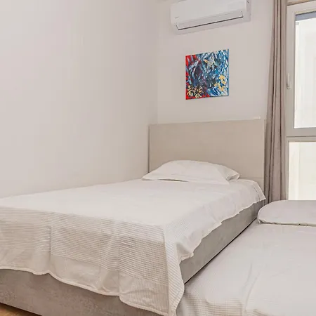 Ferienhaus Beautiful In Sibenik-brodarica Razine