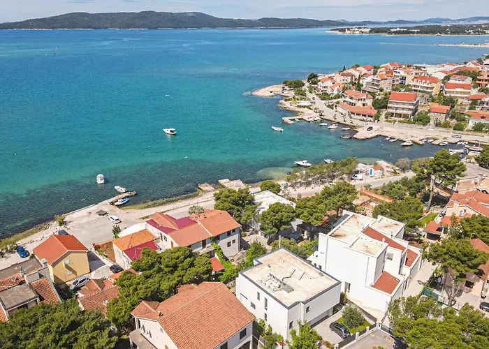 Beautiful In Sibenik-brodarica Tatil Evi