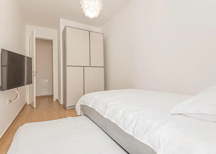 Beautiful In Sibenik-brodarica Holiday home