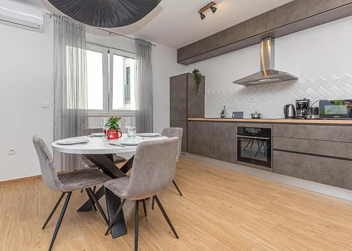 Beautiful In Sibenik-brodarica Tatil Evi *