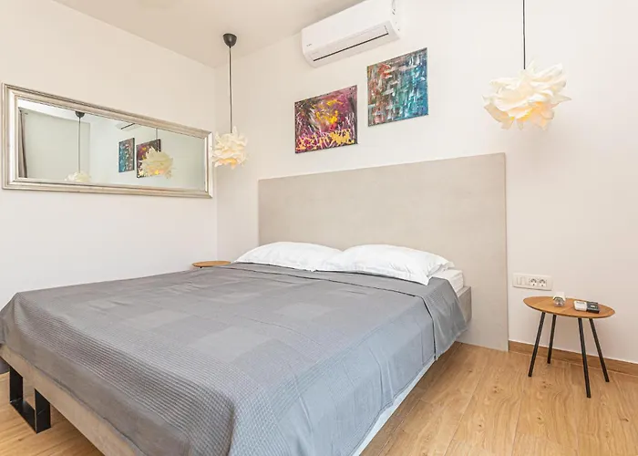 Holiday home Beautiful In Sibenik-brodarica *