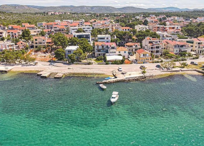 別荘 Beautiful In Sibenik-brodarica *