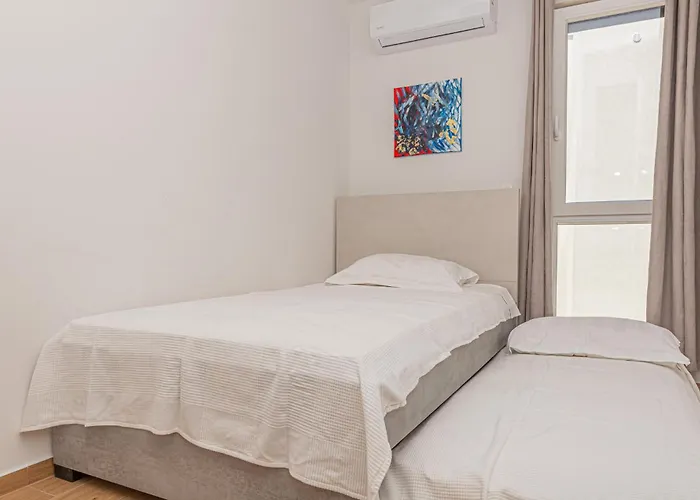 Holiday home Beautiful In Sibenik-brodarica Razine